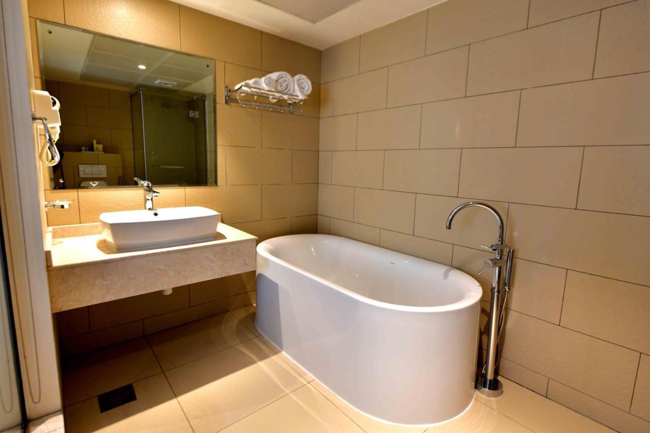 Be Inn Hotel Seeb Exterior photo